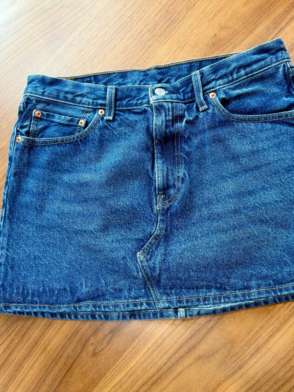 Levi’s Classic Medium Wash Denim Mini Skirt Size 31 Jean Distressed Vibe